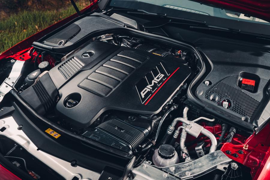 Моторный отсек Mercedes-AMG E53 4Matic+ Estate (S213) 2018 года  (UK) (фото 24 из 40)